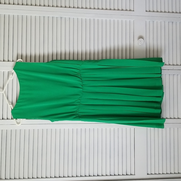 Green Pleated Chiffon Dress Size 16 - Picture 9 of 11